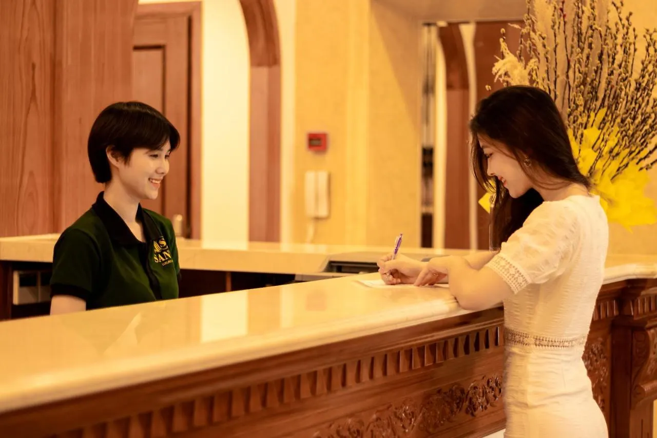 Santa Luxury Hotel Da Nang